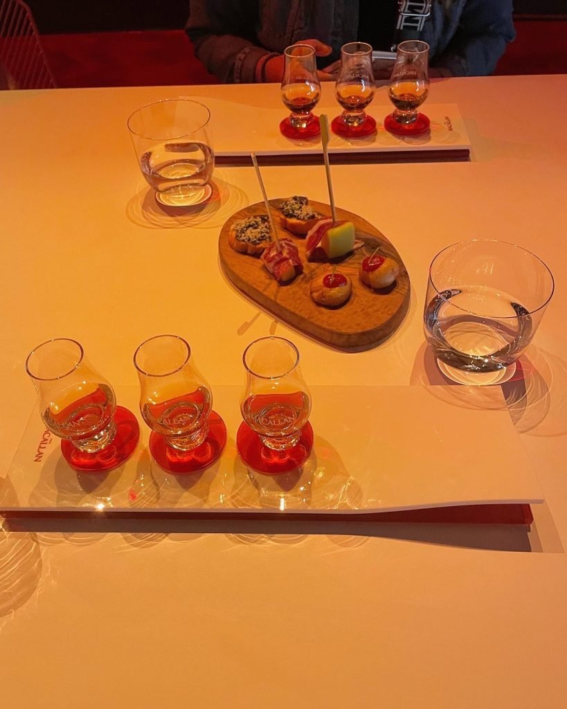 AAD887FE D575 4135 8199 62B3B11DE75E